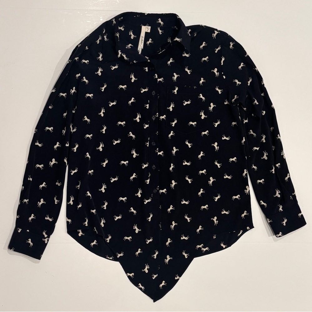 Bellatrix White Horse Shirt size S